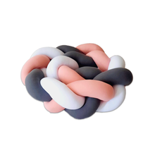 Protector Trenza Acolchada Rosa y Gris littledreams.cl