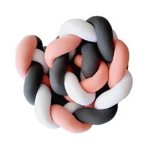 Protector Trenza Acolchada Rosa y Gris littledreams.cl